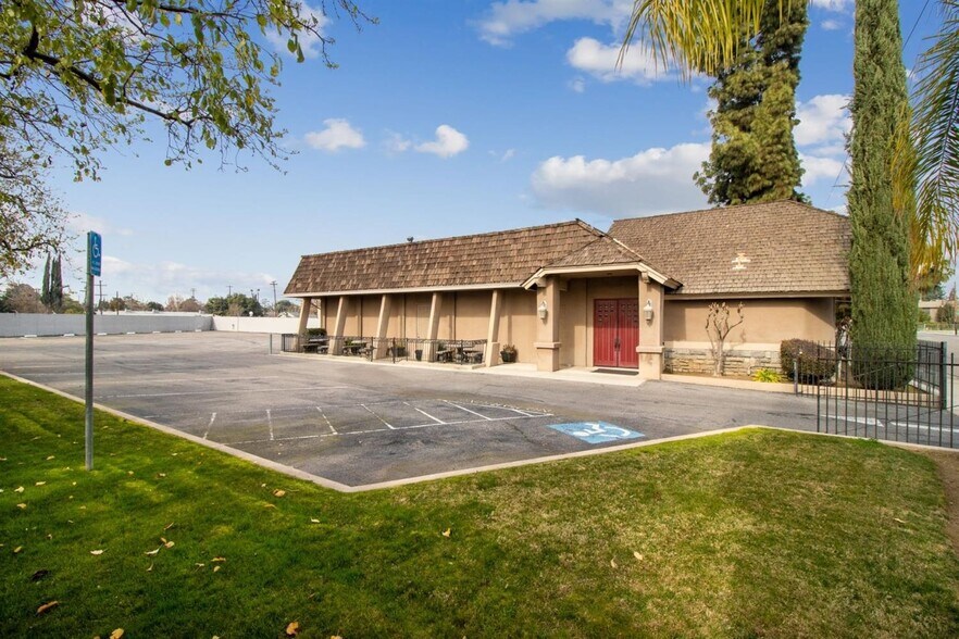 2915 N Maroa Ave, Fresno, CA for sale - Primary Photo - Image 1 of 23