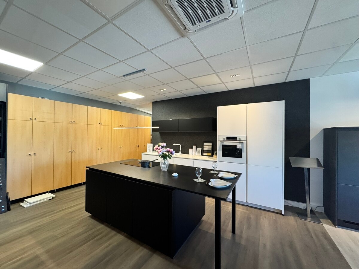 Achères, YVE 78260 - Unit 12 - - Interior Photo - Image 2 of 11