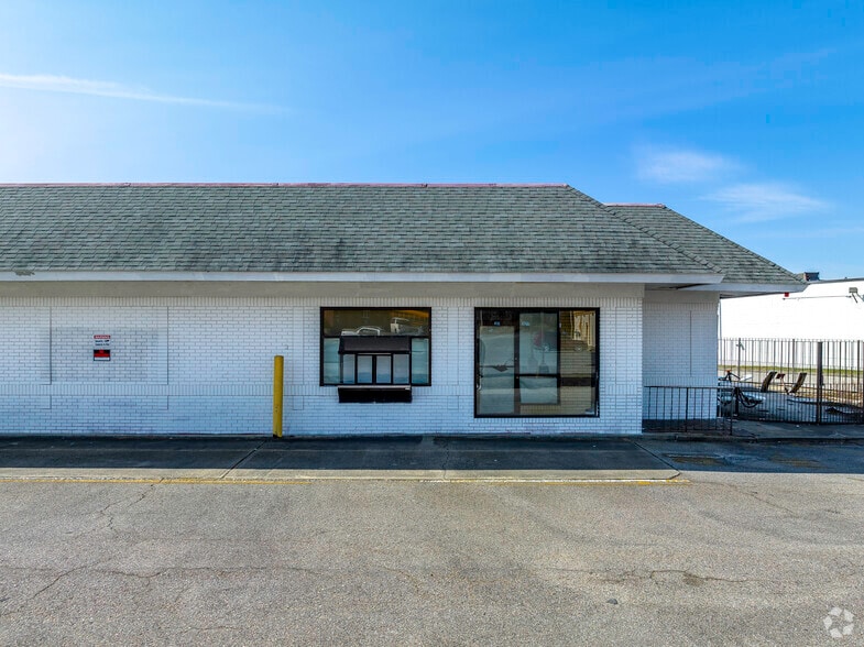 1350 Hartford Ave, Johnston, RI for lease - Building Photo - Image 2 of 13