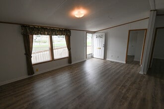 31 Walnut Bottom Rd, Shippensburg, PA for lease Interior Photo- Image 2 of 22