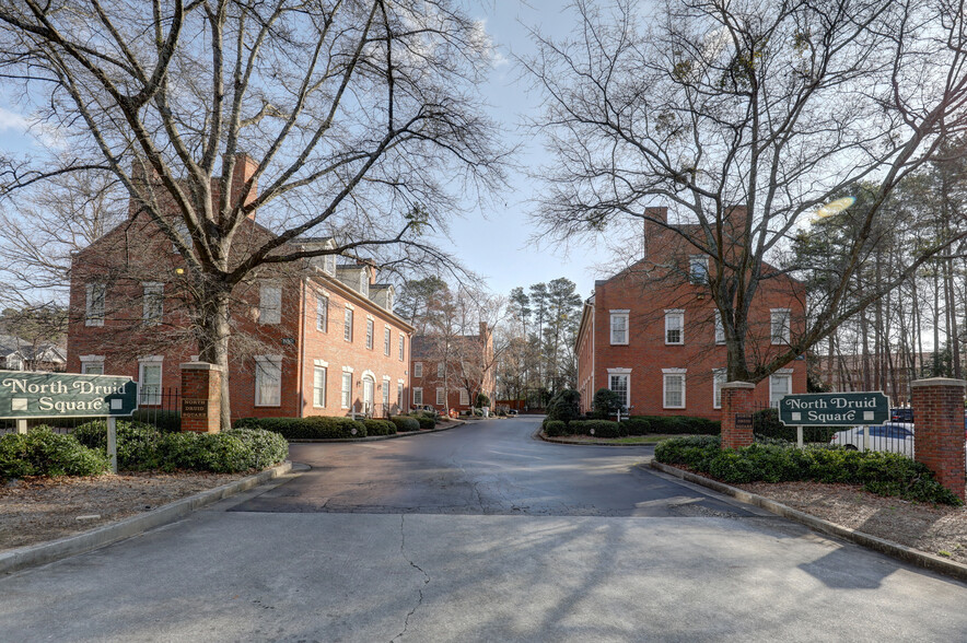 1934 N Druid Hills Rd NE, Atlanta, GA à vendre - Photo du bâtiment - Image 1 de 1