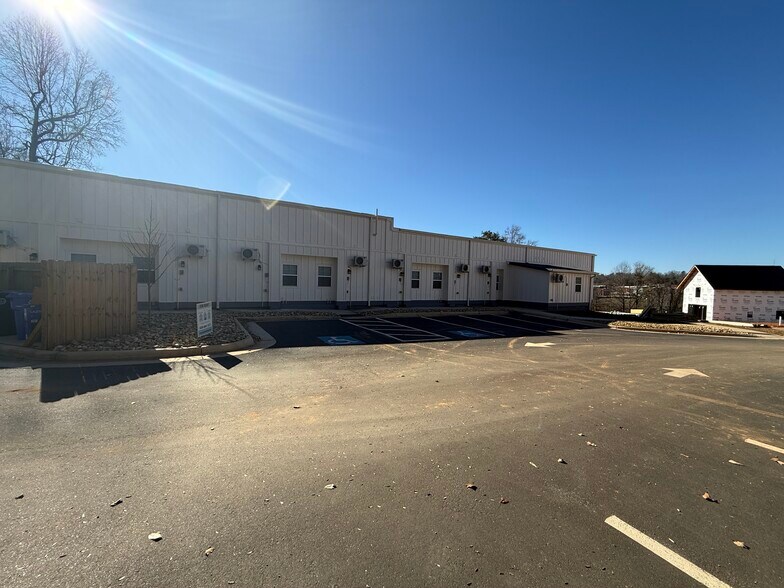 198 Cowan St, Rutherfordton, NC for sale - Building Photo - Image 3 of 37