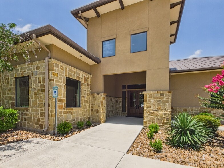 19243 FM 2252, Garden Ridge, TX for lease - Building Photo - Image 1 of 3