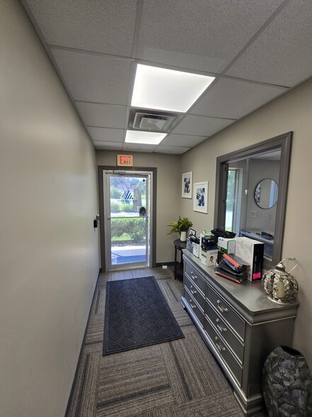 109 Station Place Way, Hurricane, WV à vendre - Photo du bâtiment - Image 2 de 10