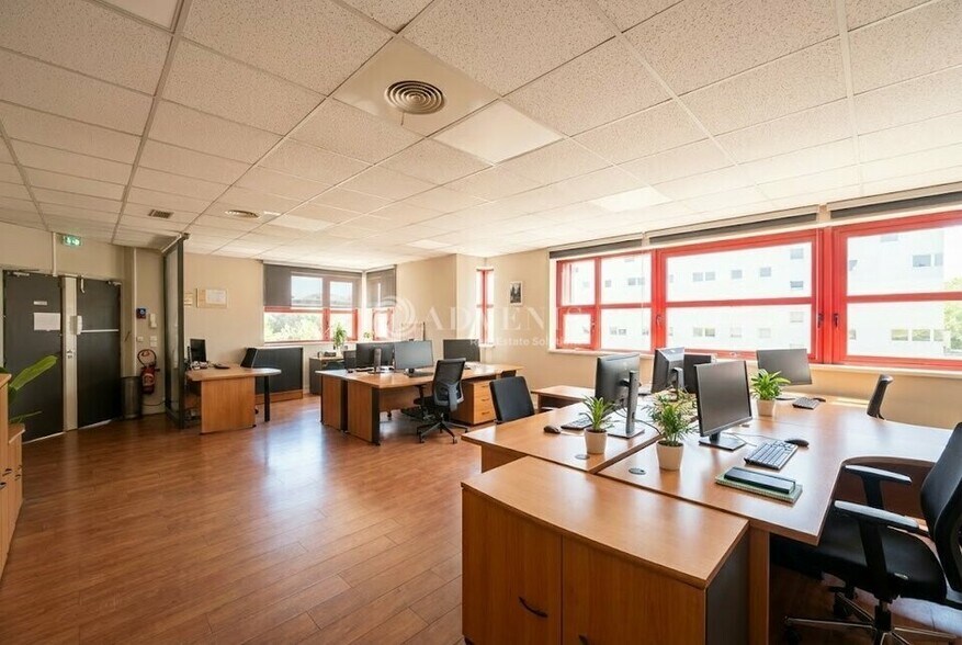 56 Rue De La Procession, Saint-Denis for sale - Interior Photo - Image 2 of 20