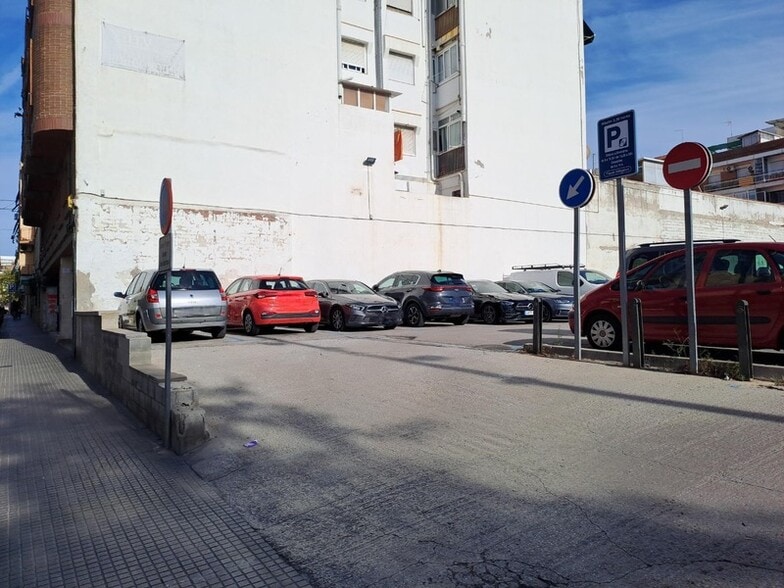 Carrer de Francesc Llunell, 55, Esplugues de Llobregat, Barcelona for sale - Building Photo - Image 1 of 11