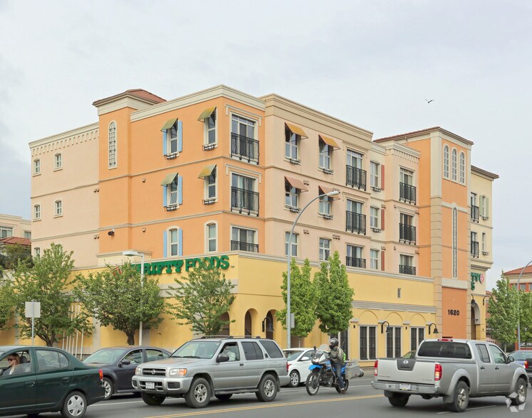 1632 McKenzie Ave, Victoria, BC à louer - Photo principale - Image 3 de 4