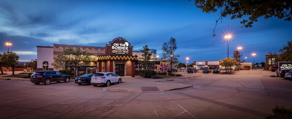 3209 S Broadway, Edmond, OK à louer - Photo du bâtiment - Image 3 de 22