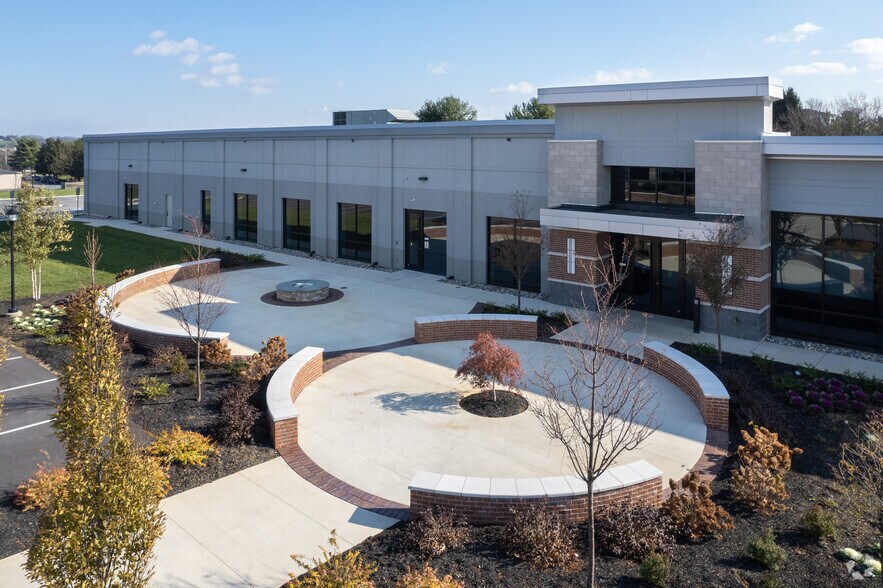 1740 Hempstead Rd, Lancaster, PA à louer - Photo du bâtiment - Image 3 de 5