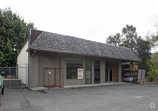 Plus de détails pour 2405 NE Diamond Lake Blvd, Roseburg, OR - Vente au détail à vendre