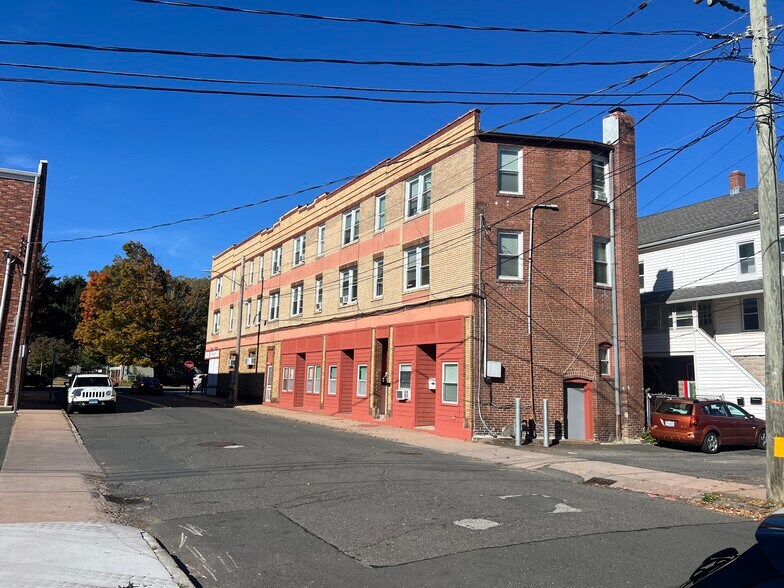 1077 Main St, Manchester, CT à vendre - Photo du bâtiment - Image 2 de 9