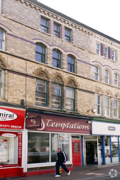 111 High St, Ilfracombe à vendre - Photo principale - Image 1 de 24