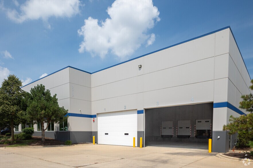 2312 Touhy Ave, Elk Grove Village, IL for lease - Building Photo - Image 2 of 6