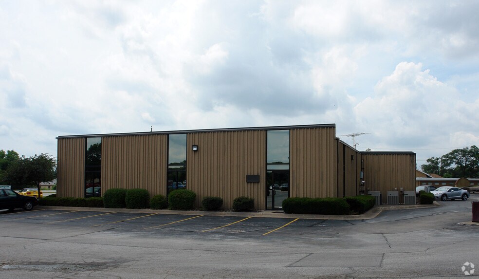 4900 38th Ave, Moline, IL à louer - Photo du bâtiment - Image 2 de 6
