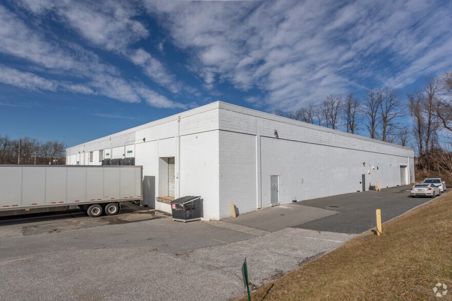 221 Cockeysville Rd, Cockeysville, MD for lease - Building Photo - Image 2 of 12