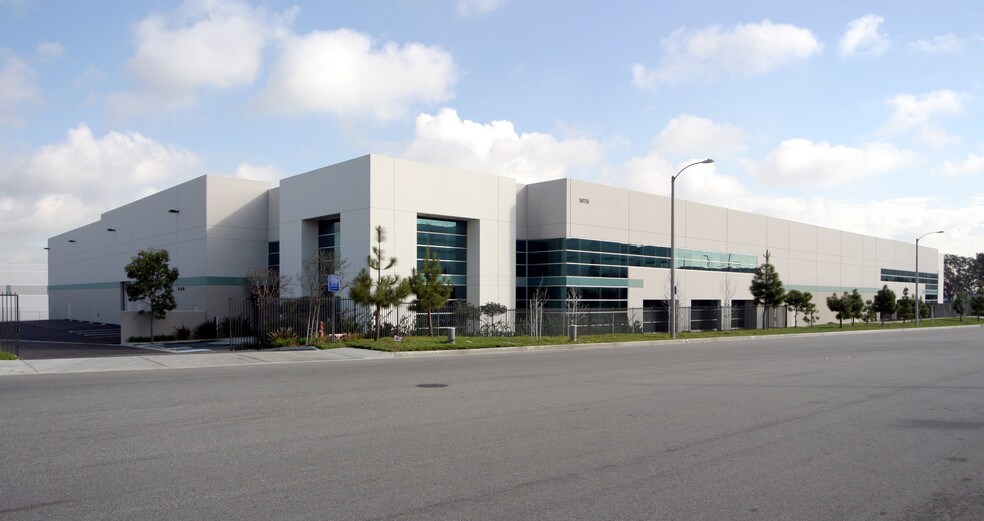 1975 E Charles Willard St, Compton, CA for lease - Building Photo - Image 1 of 6