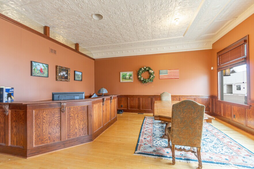 114 S State St, Fall Creek, WI à louer - Photo du bâtiment - Image 3 de 18