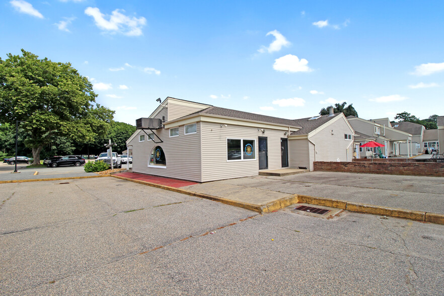 55 Beach St, Westerly, RI for lease - Building Photo - Image 1 of 19