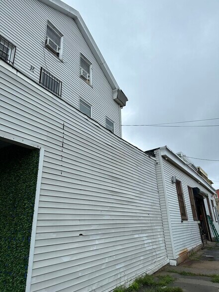 1457 110th St, College Point, NY à vendre - Photo principale - Image 1 de 3