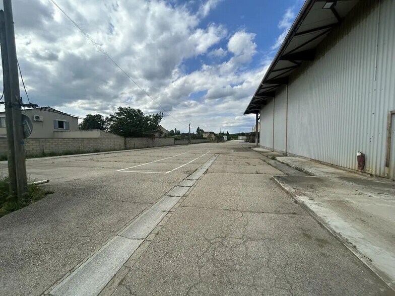 Industrial in Remoulins for lease - Building Photo - Image 3 of 6