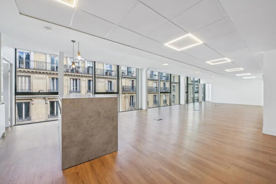 15-17 Rue De Bucarest, Paris for lease - Interior Photo - Image 2 of 19