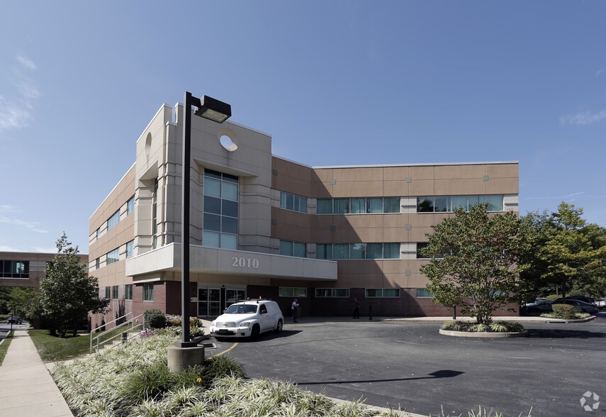 2010 West Chester Pike, Havertown, PA for lease - Building Photo - Image 2 of 7