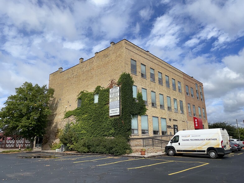 600 S Main St, Oshkosh, WI à vendre - Photo principale - Image 1 de 1