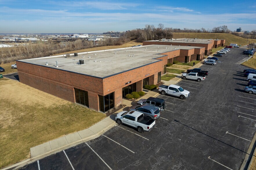 100-132 Abbie Ave, Kansas City, KS à louer - Photo du bâtiment - Image 3 de 20