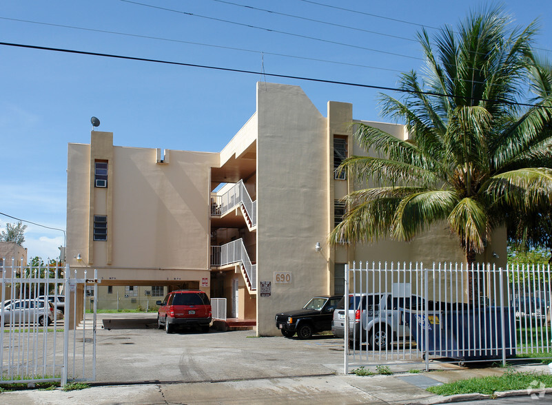 690 NW 3rd St, Miami, FL à vendre - Photo principale - Image 1 de 2