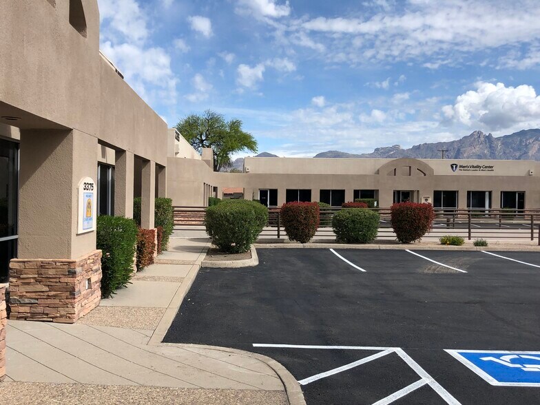 3365 N Campbell Ave, Tucson, AZ à louer - Photo du bâtiment - Image 2 de 9