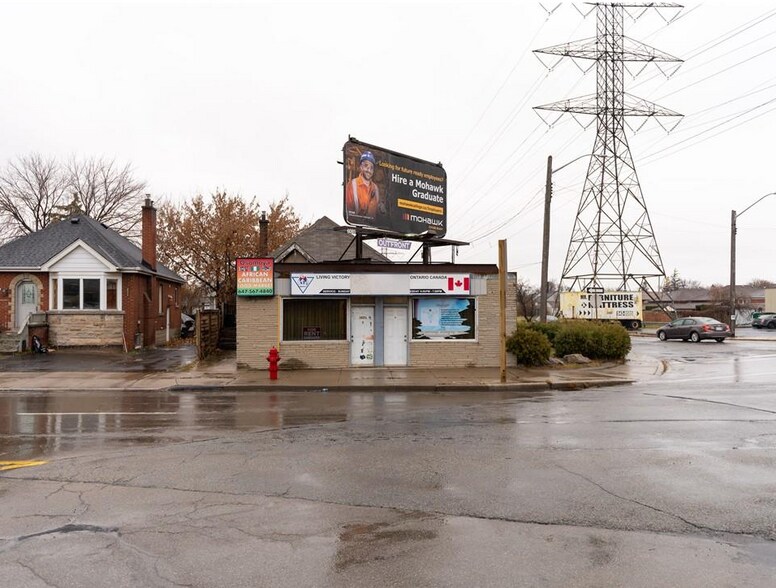 1621 Main St E, Hamilton, ON for sale - Building Photo - Image 1 of 1
