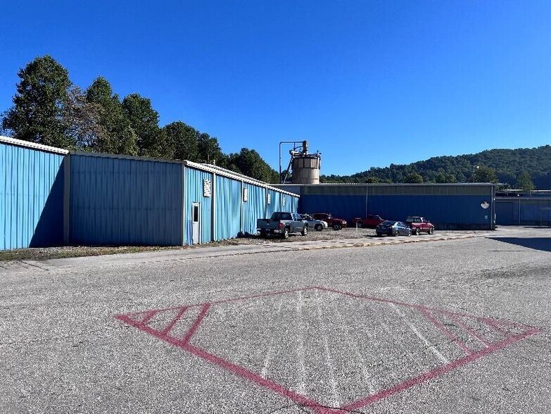 203 NC-226, Marion, NC à vendre - Photo du bâtiment - Image 3 de 6