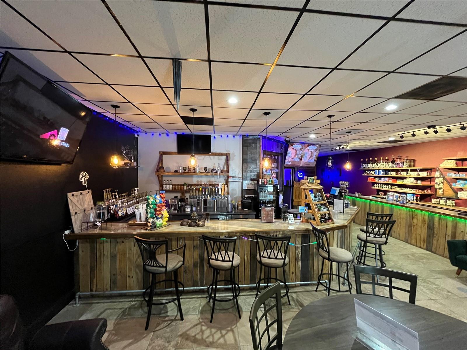 7831 Mitchell Blvd, New Port Richey, FL à louer Photo intérieure- Image 1 de 11