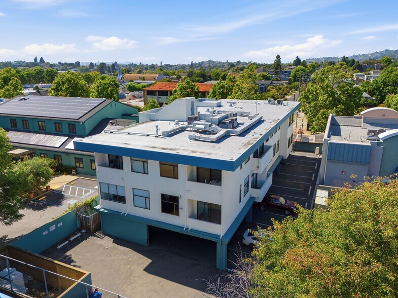 6500 Fairmount Ave, El Cerrito, CA à vendre - Photo du bâtiment - Image 2 de 38