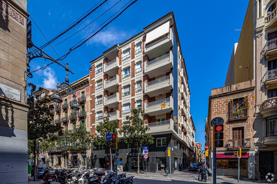 Carrer Gran de Gràcia, 50, Barcelona, Barcelona for lease - Primary Photo - Image 1 of 2