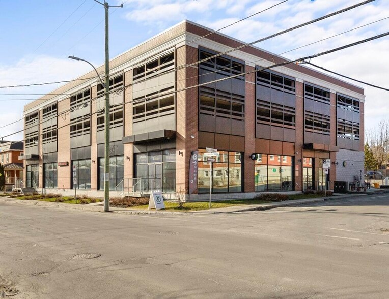 111 Rue Du Collège, Magog, QC for lease - Primary Photo - Image 1 of 2