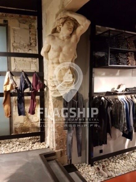 Retail in Avignon for sale - Building Photo - Image 1 of 3