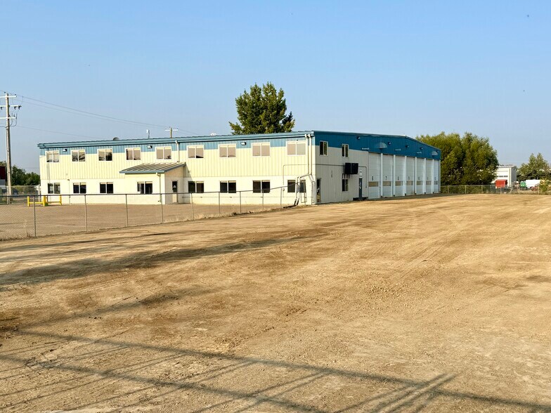 8 Van Der Horn Way, Red Deer County, AB à louer - Photo du bâtiment - Image 2 de 35