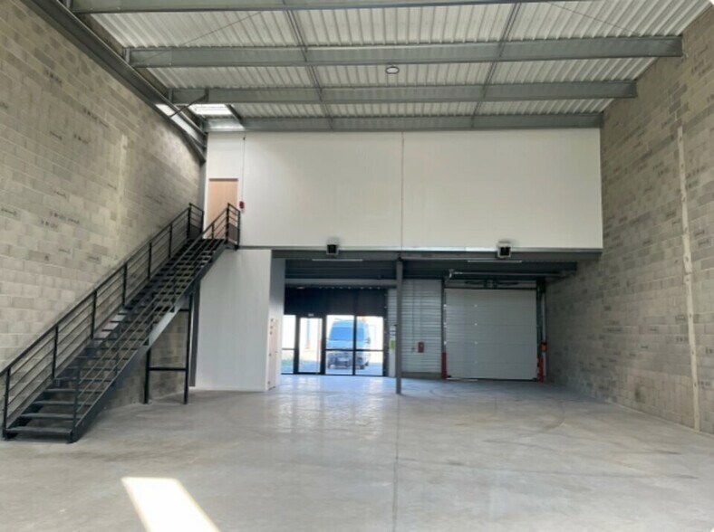25 Rue Des Usines, Fenouillet à louer - Photo du bâtiment - Image 2 de 5