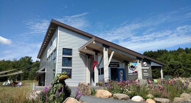 Plus de détails pour 35315 COUNTY HWY J, Bayfield, WI - Commerce de détail à vendre