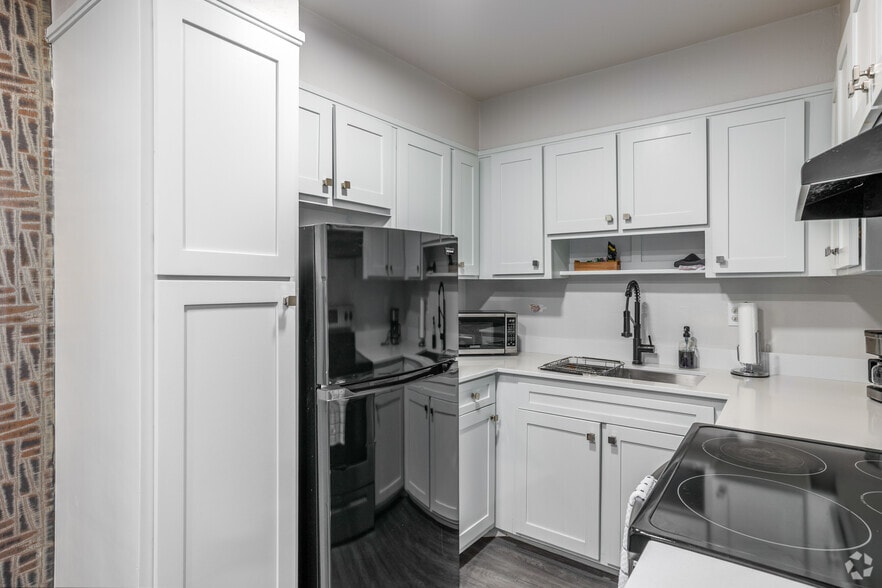 516 NW 8th St, Oklahoma City, OK for sale - Interior Photo - Image 3 of 22