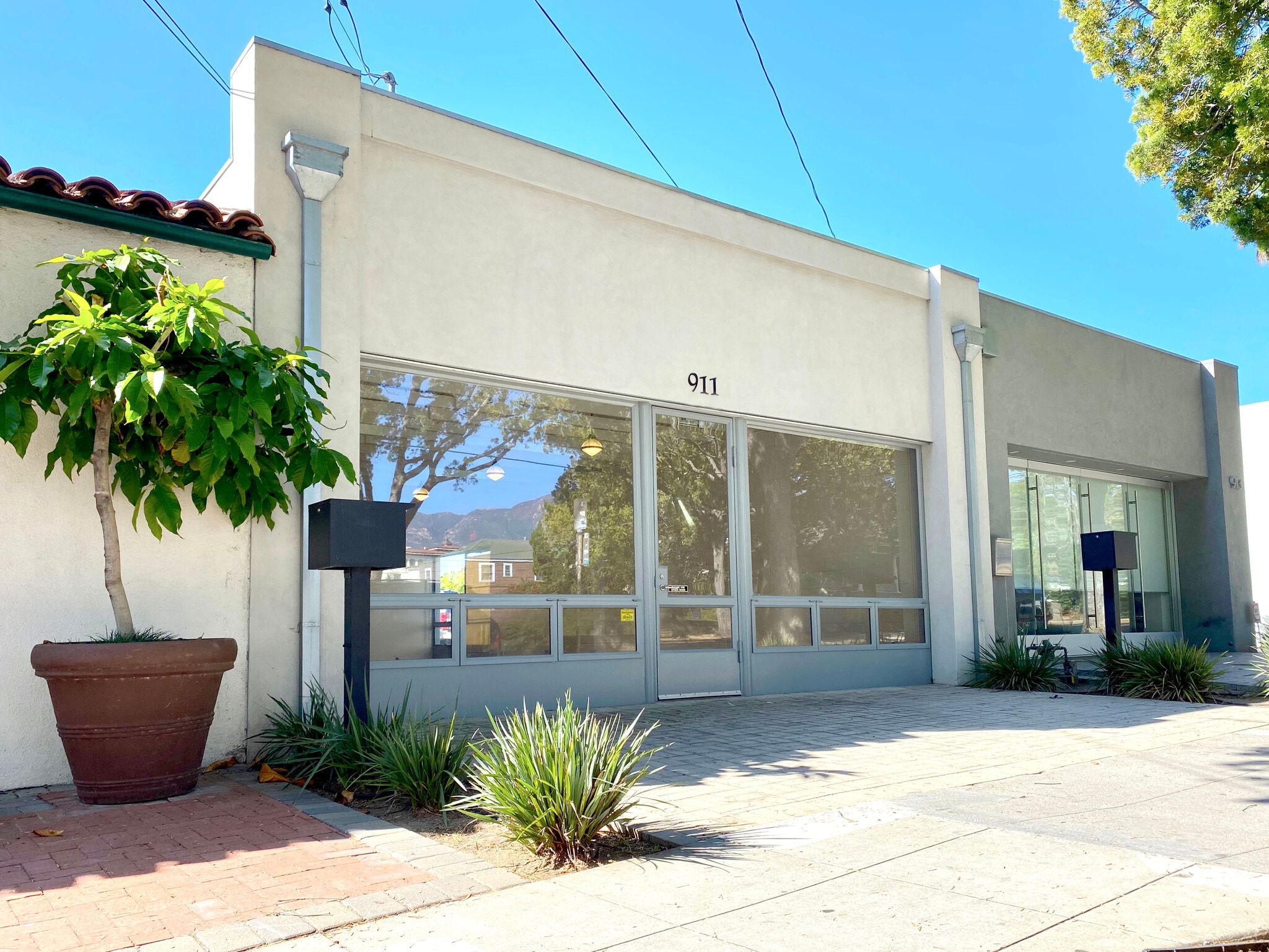 911 De la Vina St, Santa Barbara, CA for lease Interior Photo- Image 1 of 5