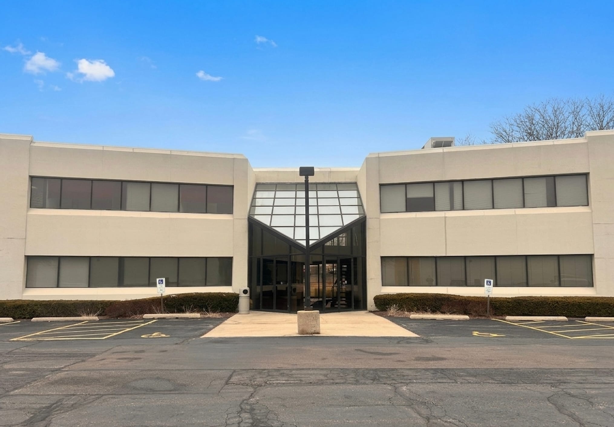 651 W Terra Cotta Ave, Crystal Lake, IL for lease Primary Photo- Image 1 of 6