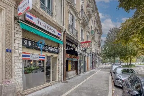 Retail in Grenoble for sale - Building Photo - Image 2 of 11