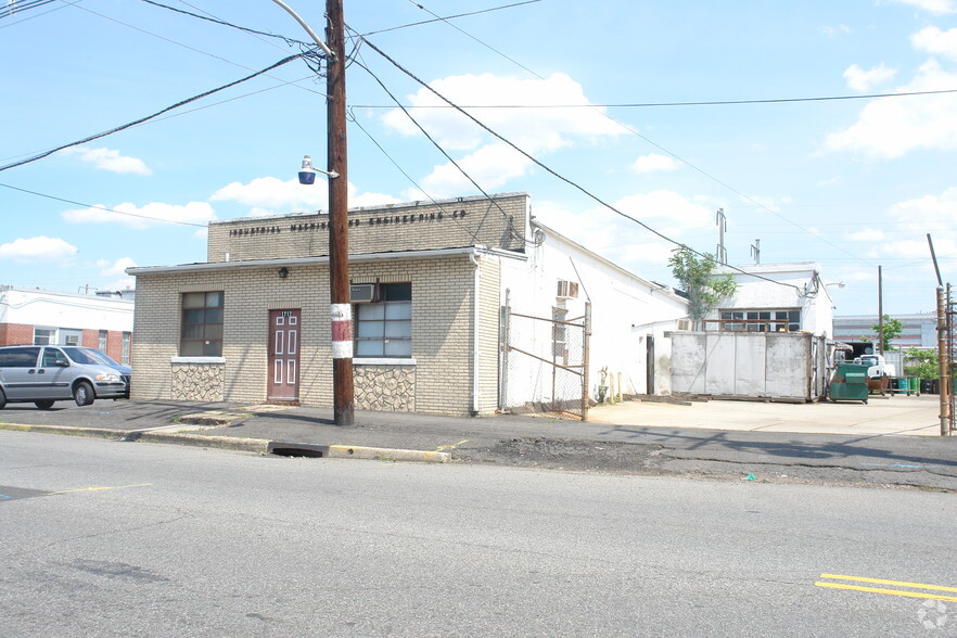 1717 W Elizabeth Ave, Linden, NJ for sale - Building Photo - Image 2 of 4