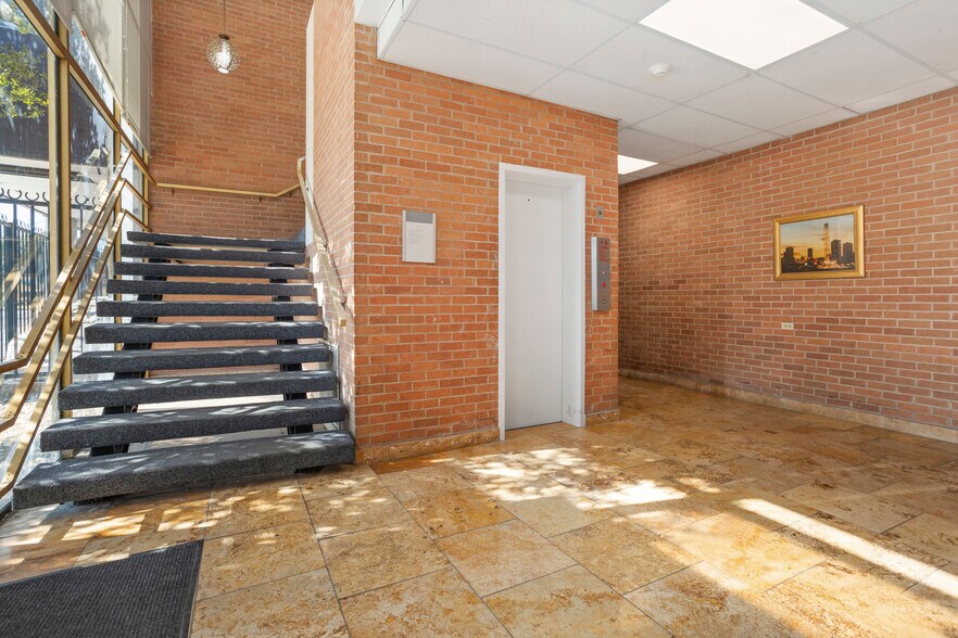 910 Collier St, Fort Worth, TX à louer - Photo du bâtiment - Image 2 de 36