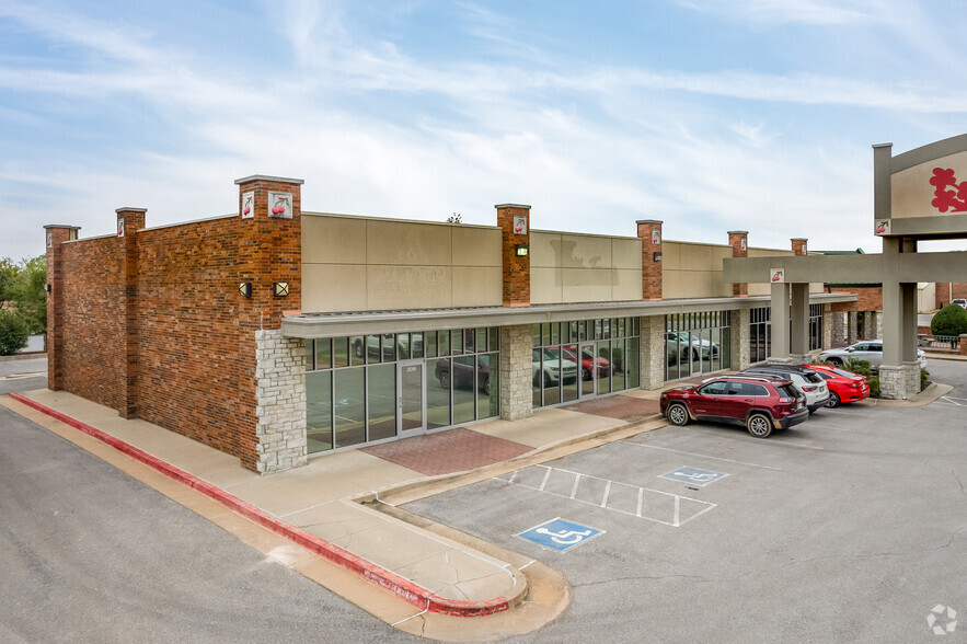 8855 E Reno Ave, Midwest City, OK for lease - Building Photo - Image 1 of 7