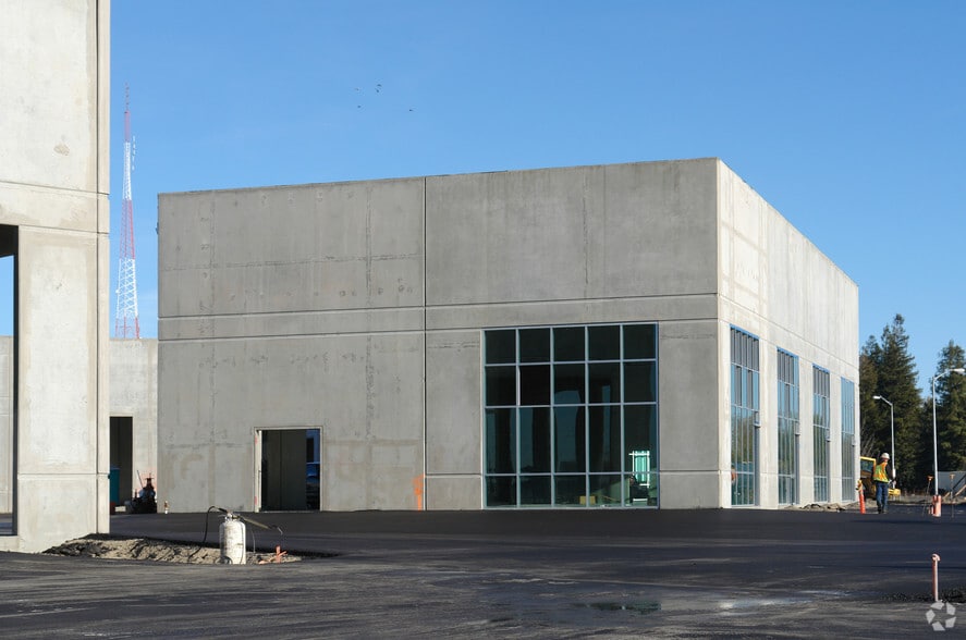 3995 N Freeway Blvd, Sacramento, CA à vendre - Photo du bâtiment - Image 3 de 6
