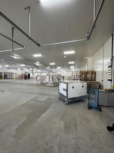 Industrial in Moussy-le-Neuf for sale - Interior Photo - Image 2 of 6