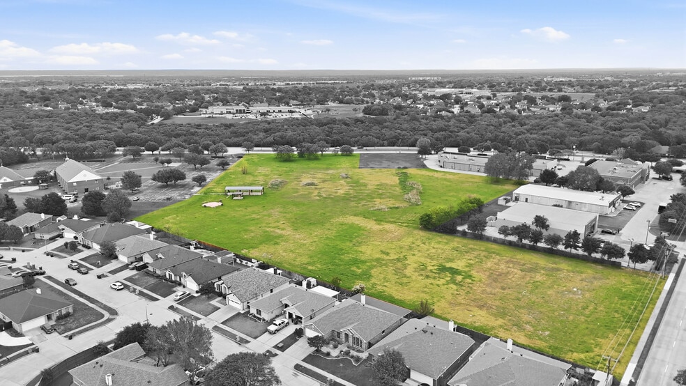 2045 SE Green Oaks Blvd, Arlington, TX for sale - Building Photo - Image 3 of 13